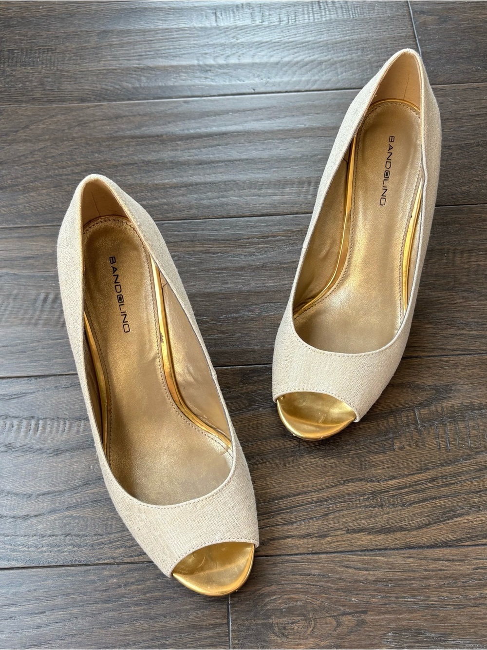 Bandolino Size 8 Beige and Gold Peep-Toe 3 Inch Wedges